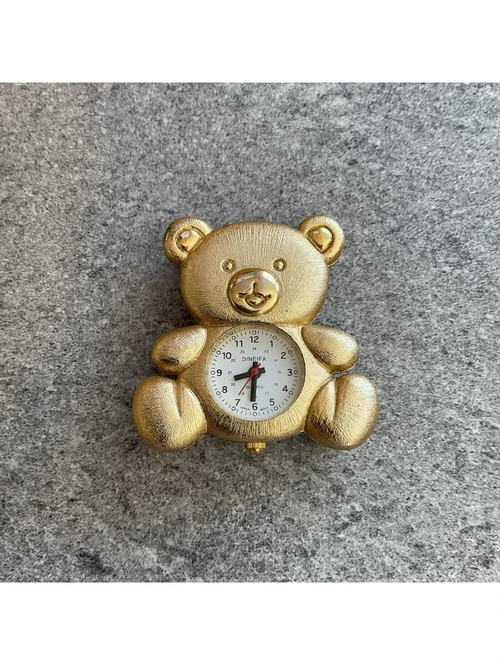 DINEIFA Teddy Bear Mini Desk Watch 42mm Gold Tone Figurine Novelty A8